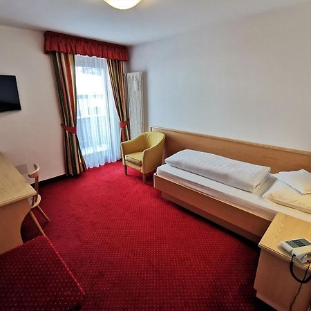 קורברה אין בדיה Hotel La Plaza מראה חיצוני תמונה