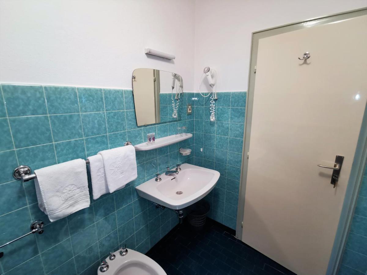 קורברה אין בדיה Hotel La Plaza מראה חיצוני תמונה