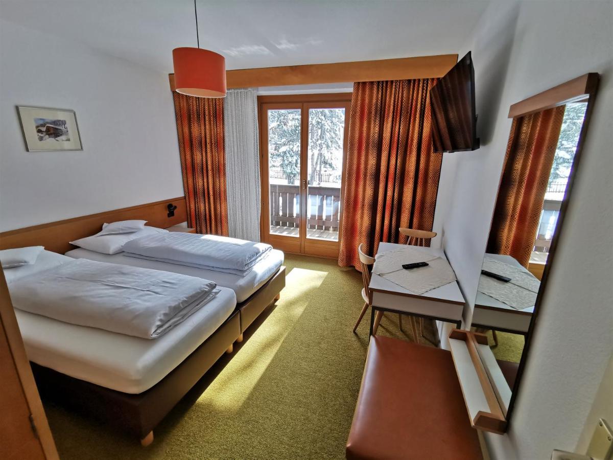 קורברה אין בדיה Hotel La Plaza מראה חיצוני תמונה
