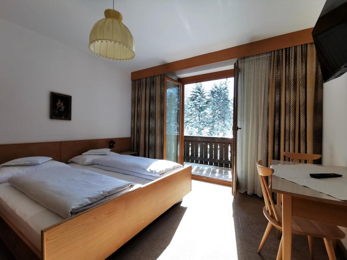 קורברה אין בדיה Hotel La Plaza מראה חיצוני תמונה