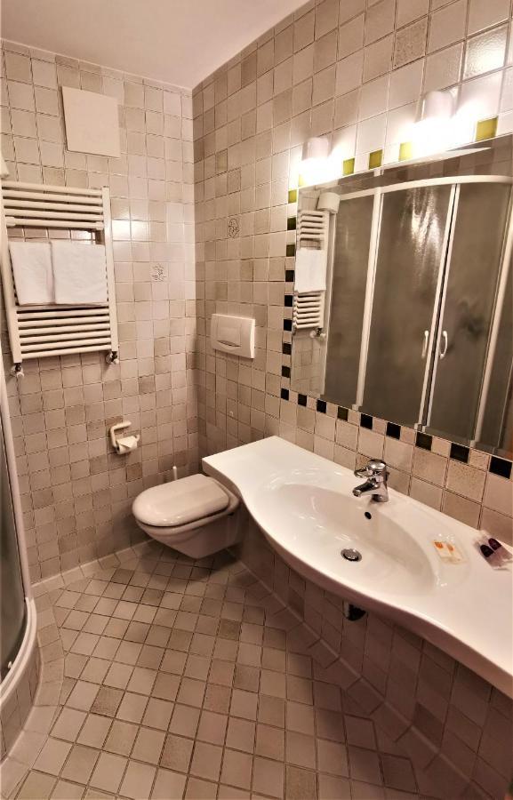 קורברה אין בדיה Hotel La Plaza מראה חיצוני תמונה