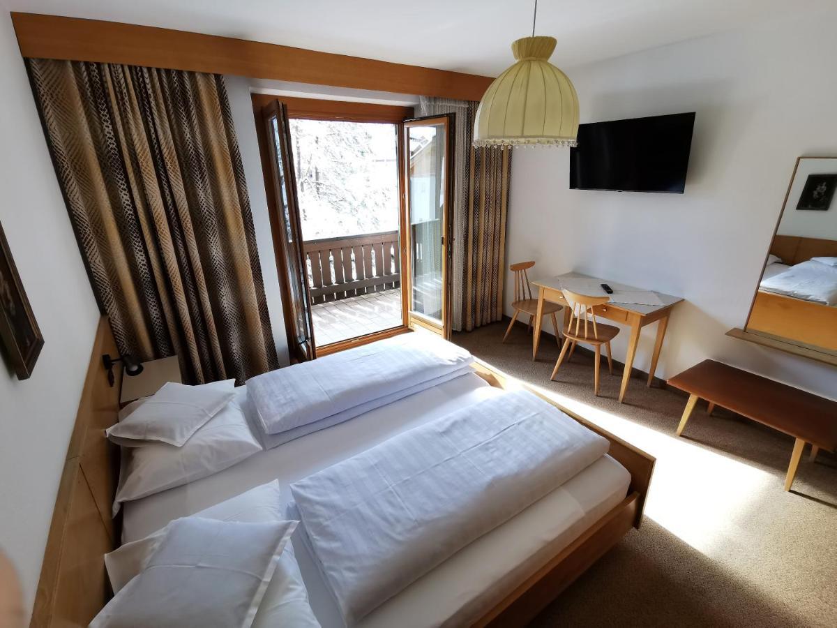קורברה אין בדיה Hotel La Plaza מראה חיצוני תמונה