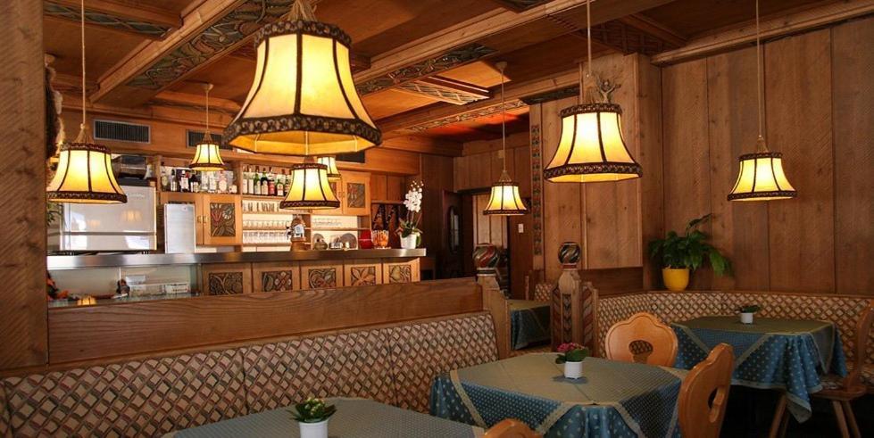 קורברה אין בדיה Hotel La Plaza מראה חיצוני תמונה