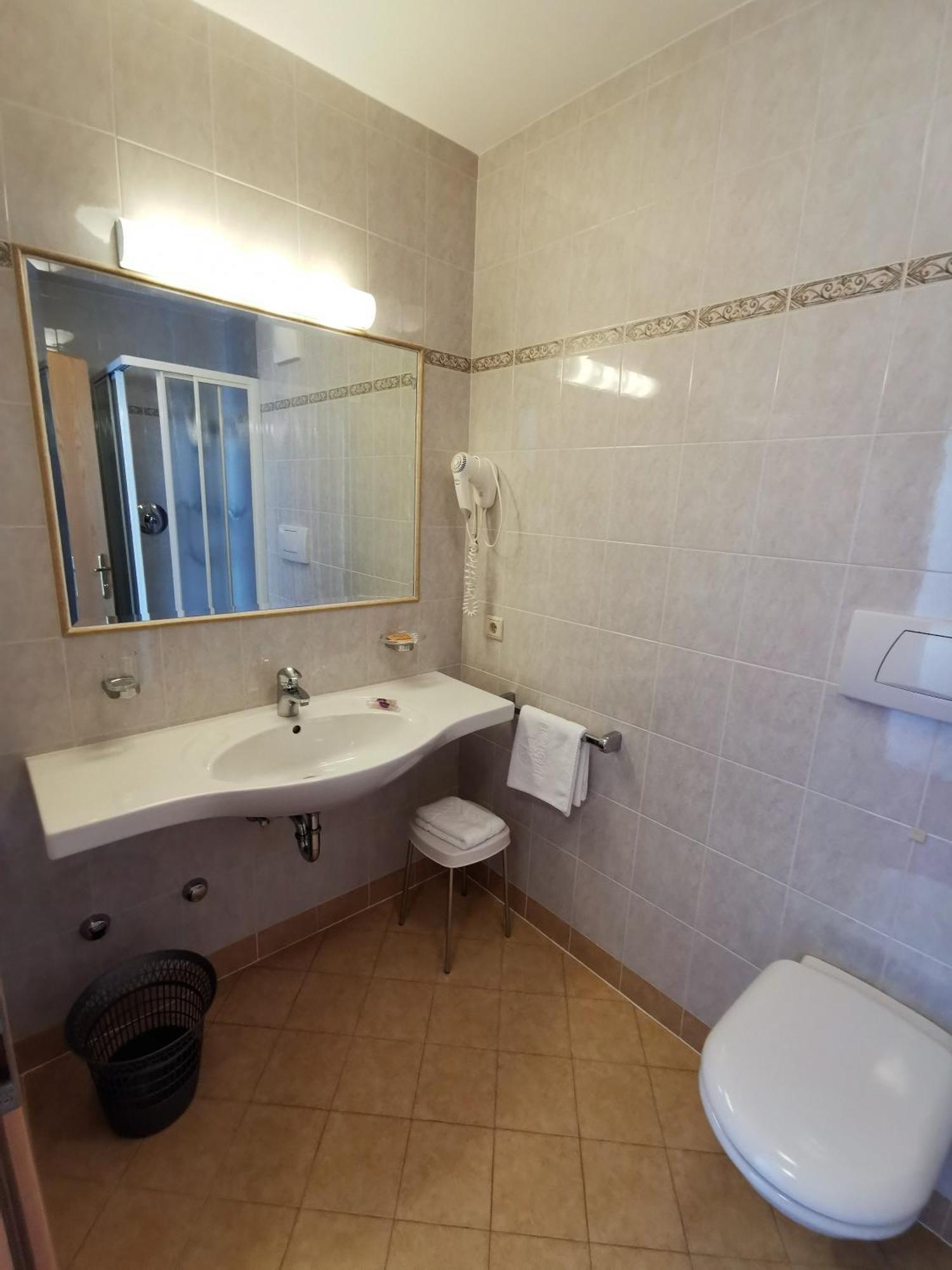 קורברה אין בדיה Hotel La Plaza מראה חיצוני תמונה