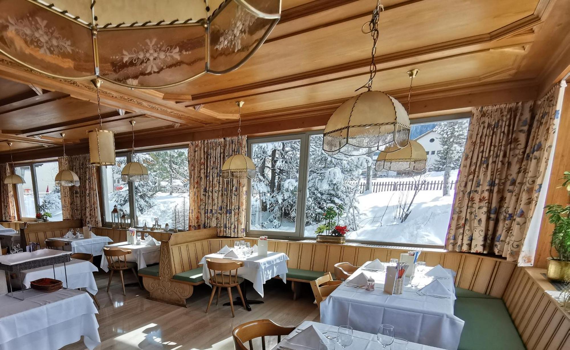 קורברה אין בדיה Hotel La Plaza מראה חיצוני תמונה