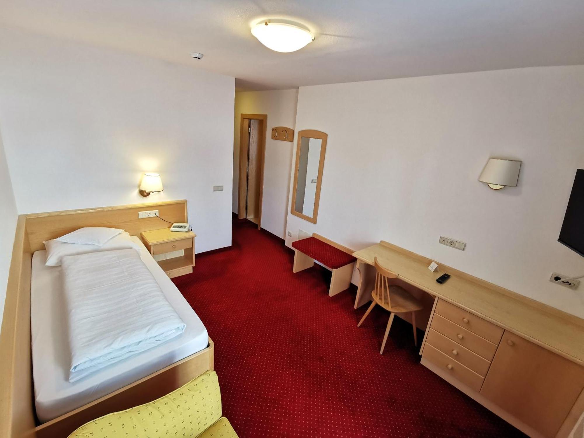 קורברה אין בדיה Hotel La Plaza מראה חיצוני תמונה