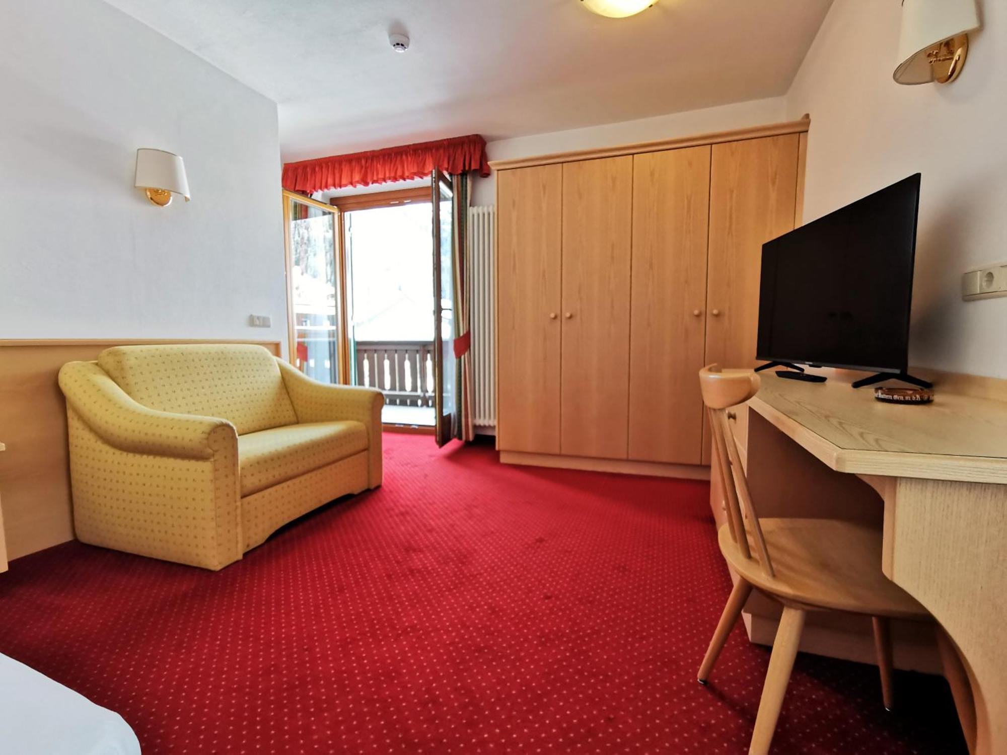 קורברה אין בדיה Hotel La Plaza מראה חיצוני תמונה