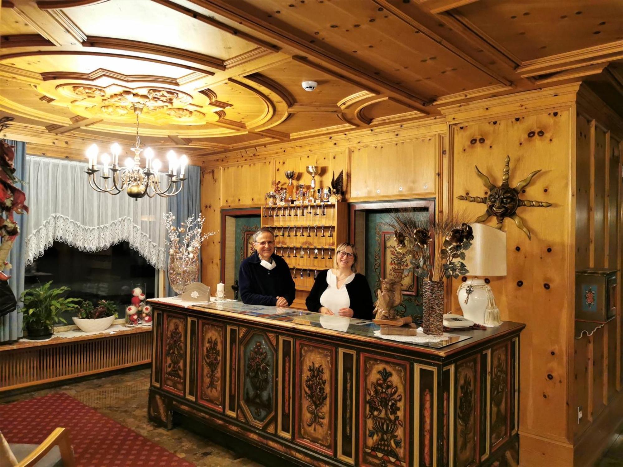 קורברה אין בדיה Hotel La Plaza מראה חיצוני תמונה