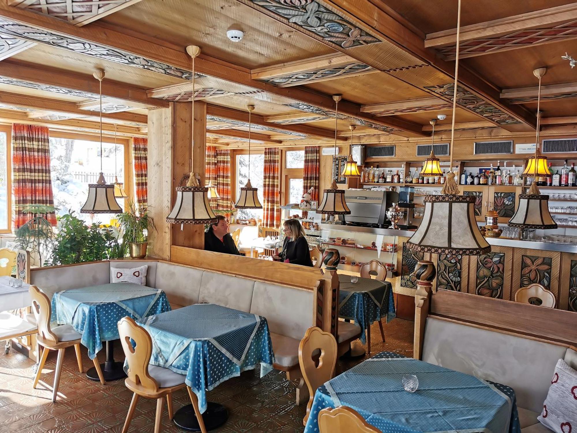 קורברה אין בדיה Hotel La Plaza מראה חיצוני תמונה