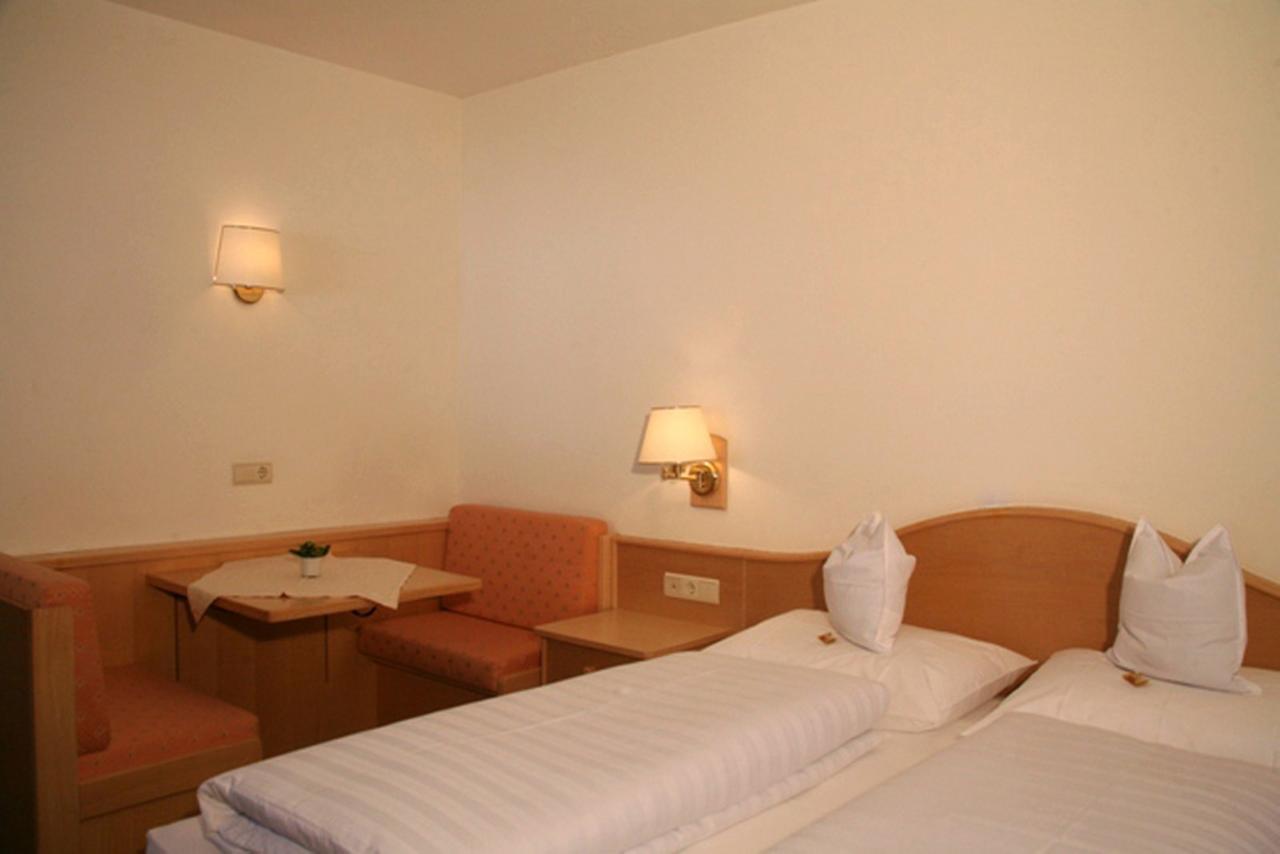 קורברה אין בדיה Hotel La Plaza מראה חיצוני תמונה